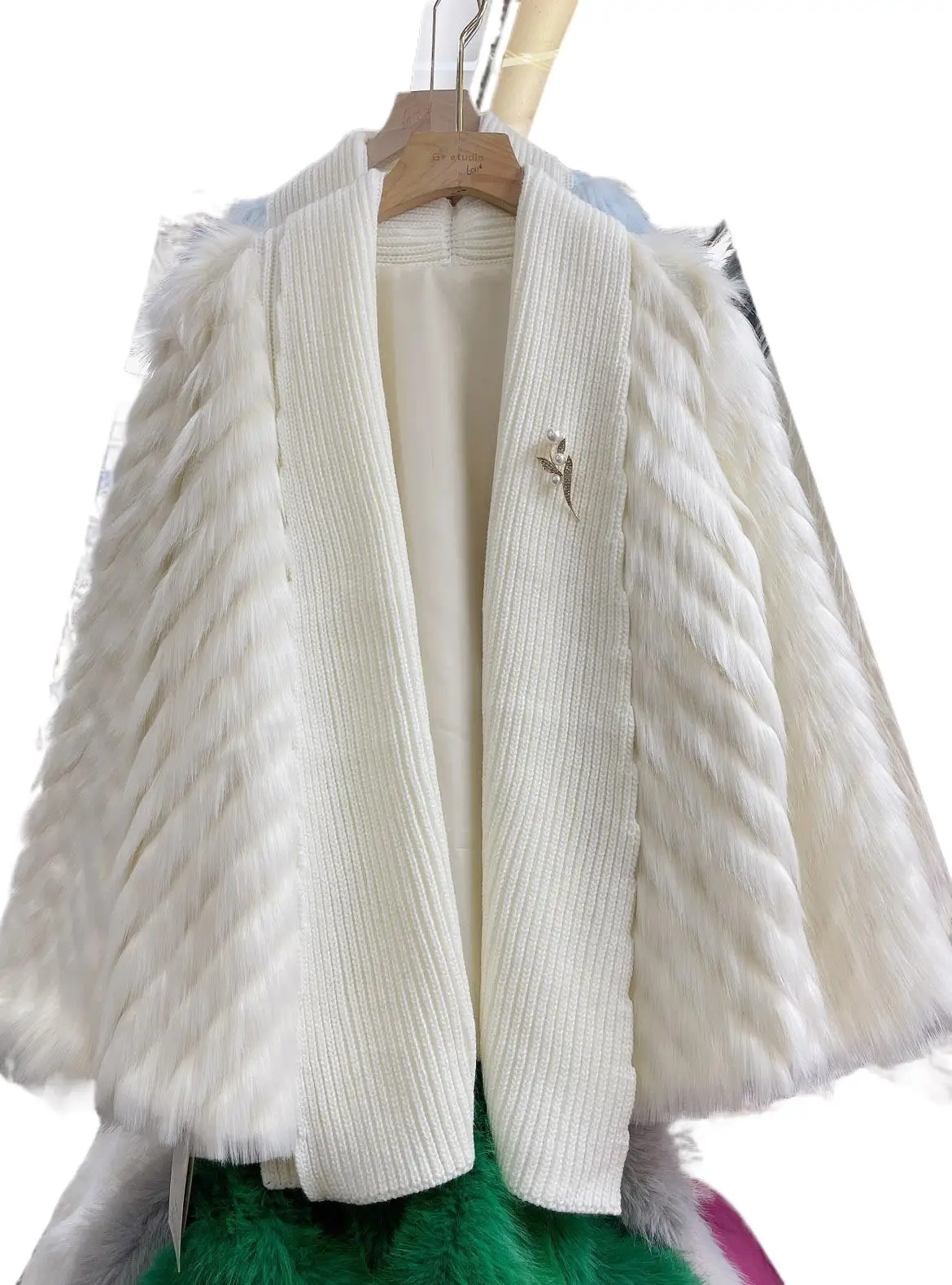 Зимняя женская одежда 2023