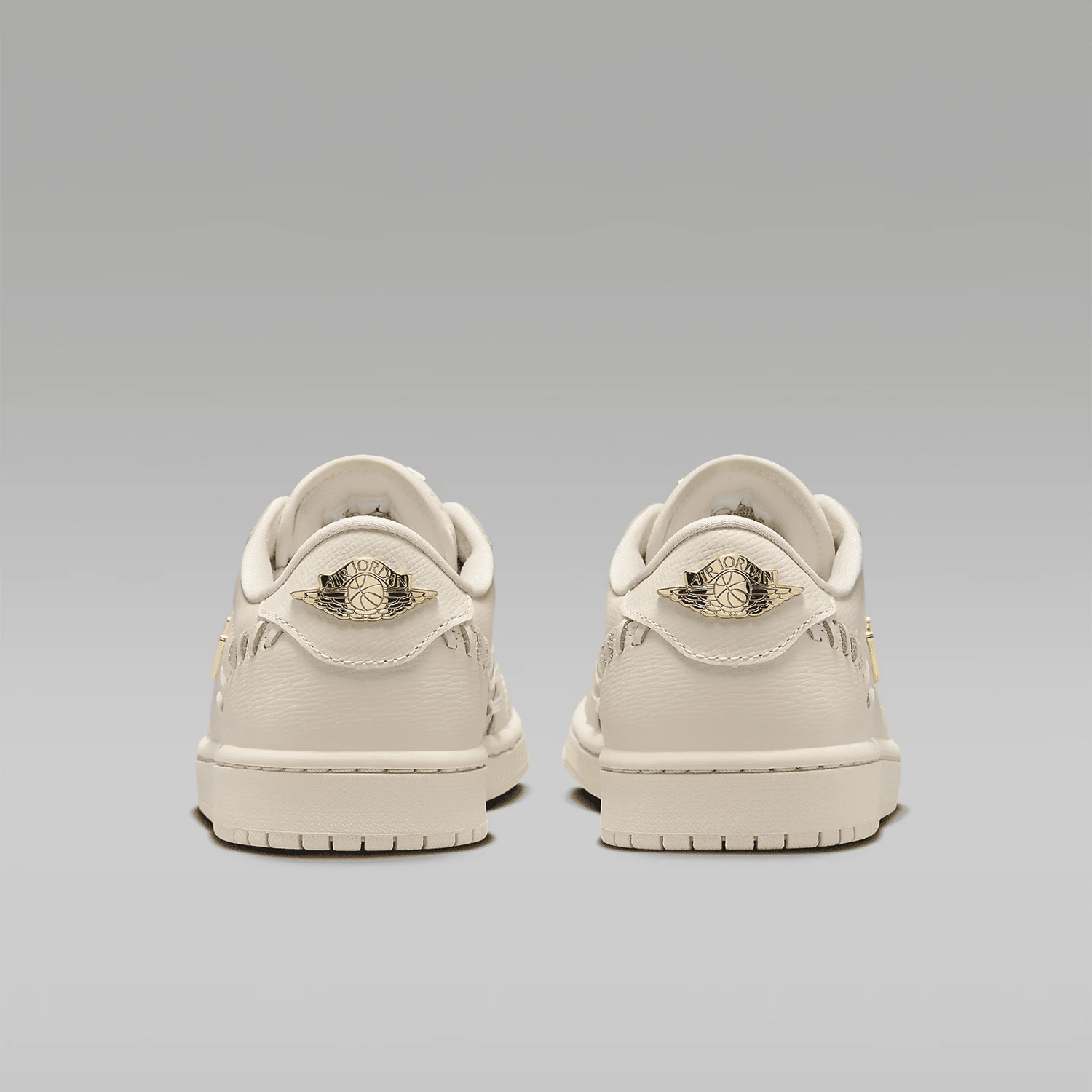 Женские кроссовки Nike Authentic Air Jordan 1 MM Low Small Gold Hook FN5032-200 (art.: 3920d9d313463) - 3920d9d313463