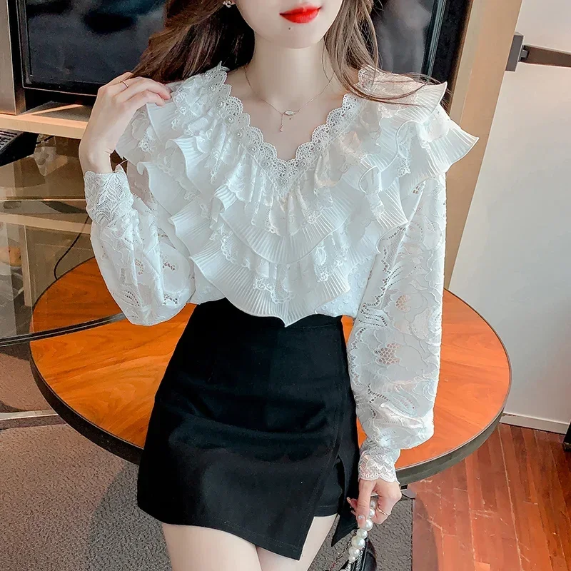 Женская кружевная блузка с рюшами