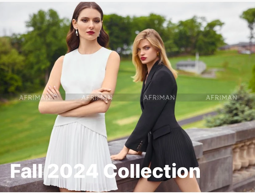 Женское мини-платье с круглым вырезом