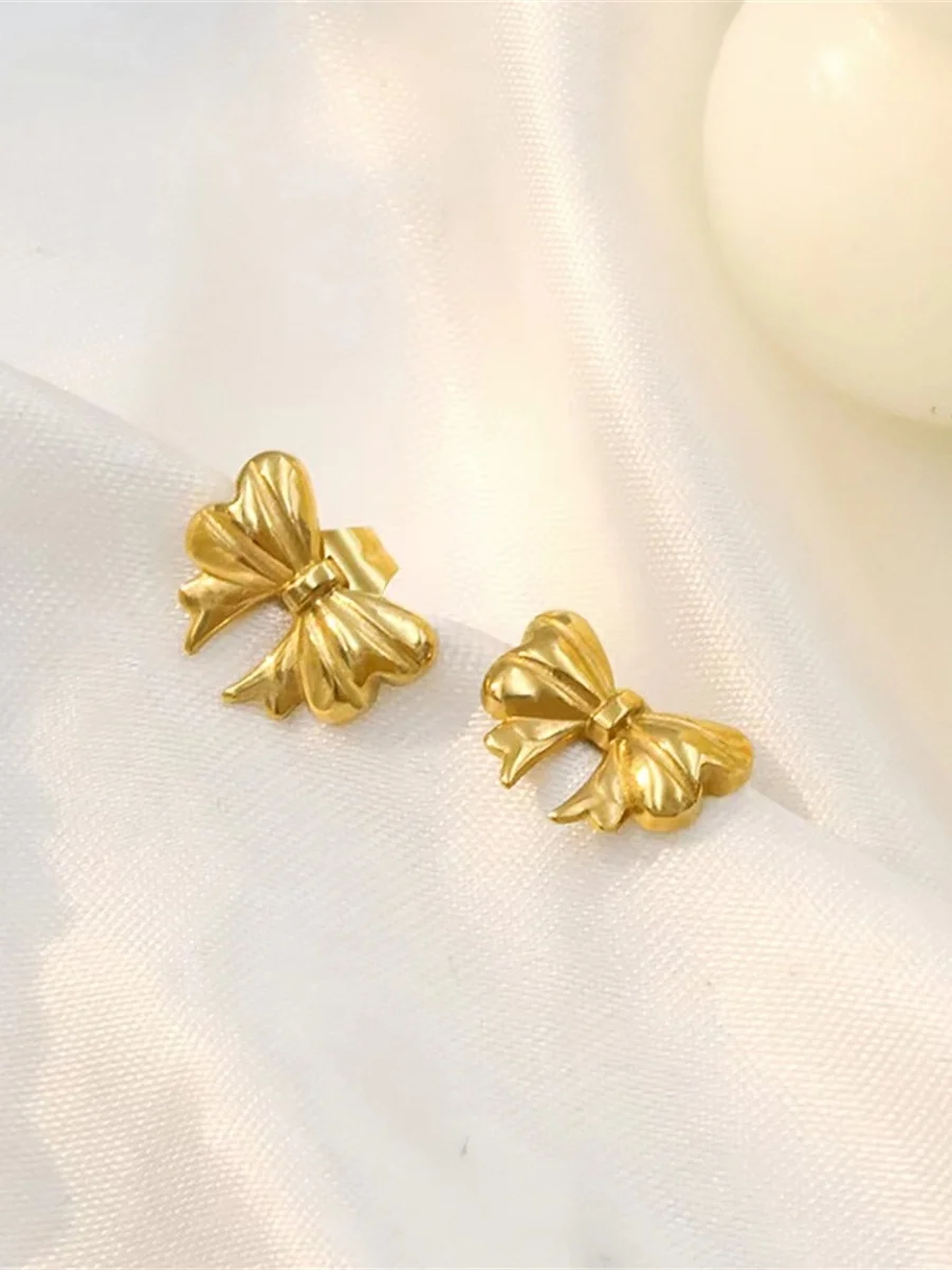 Серьги-гвоздики принцессы с бантом завернутые из 8-каратного золота не