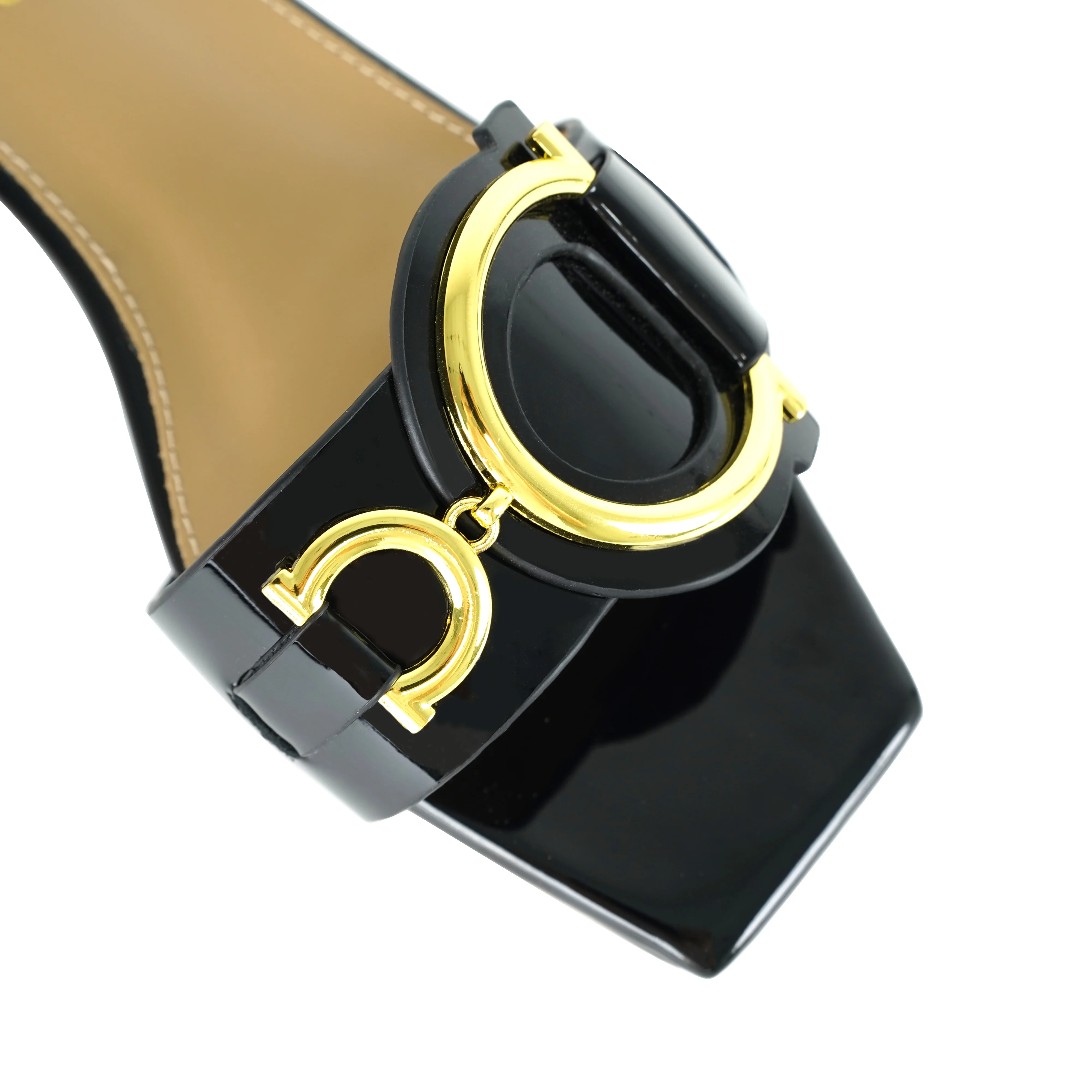 Кожаная обувь на плоской подошве