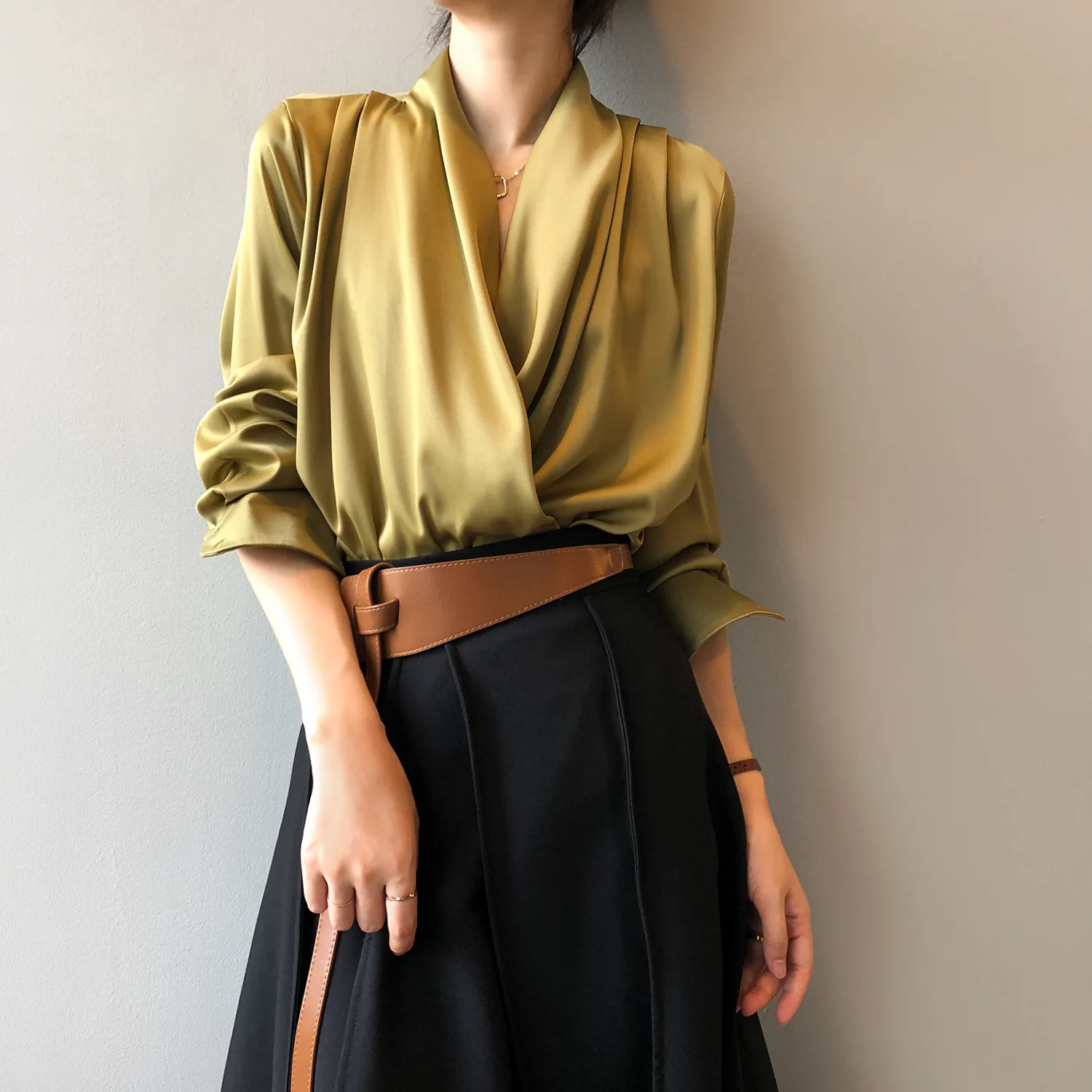 

Satin V-neck shirt women's 2022 spring new French temperament elegant drape long-sleeved shirt