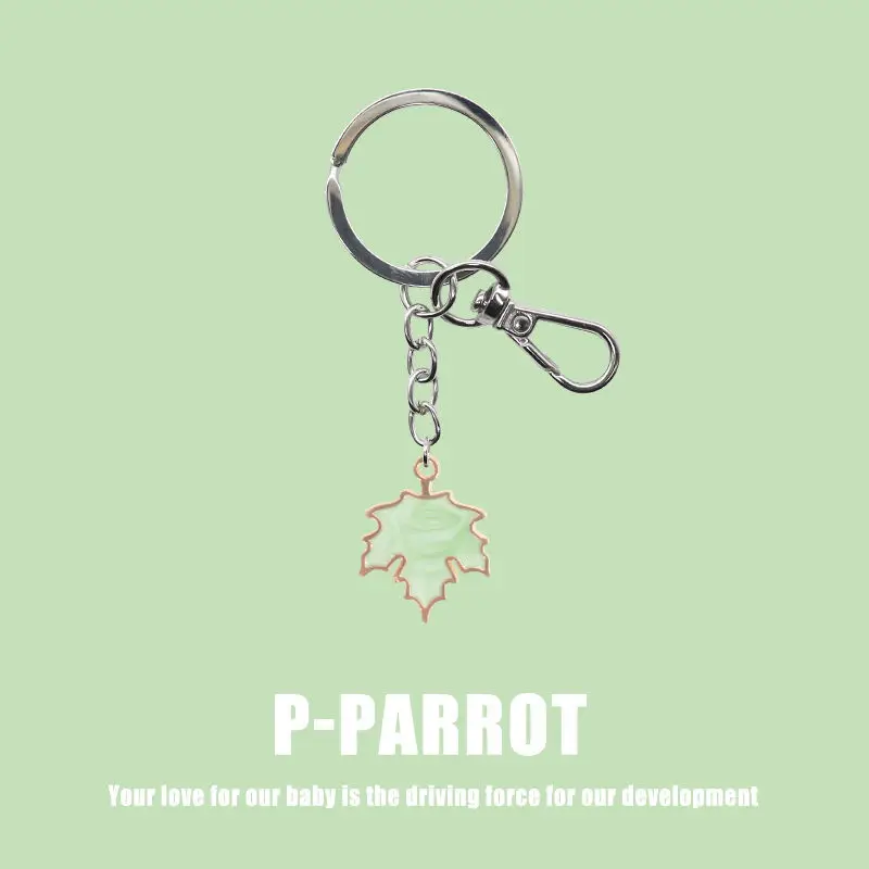 

Retro Keychain Green Maple Leaf Keychain Metal Enamel Simple Pendant Bag Accessories Pendant Key Ring Buckle Couple Pendant Gift