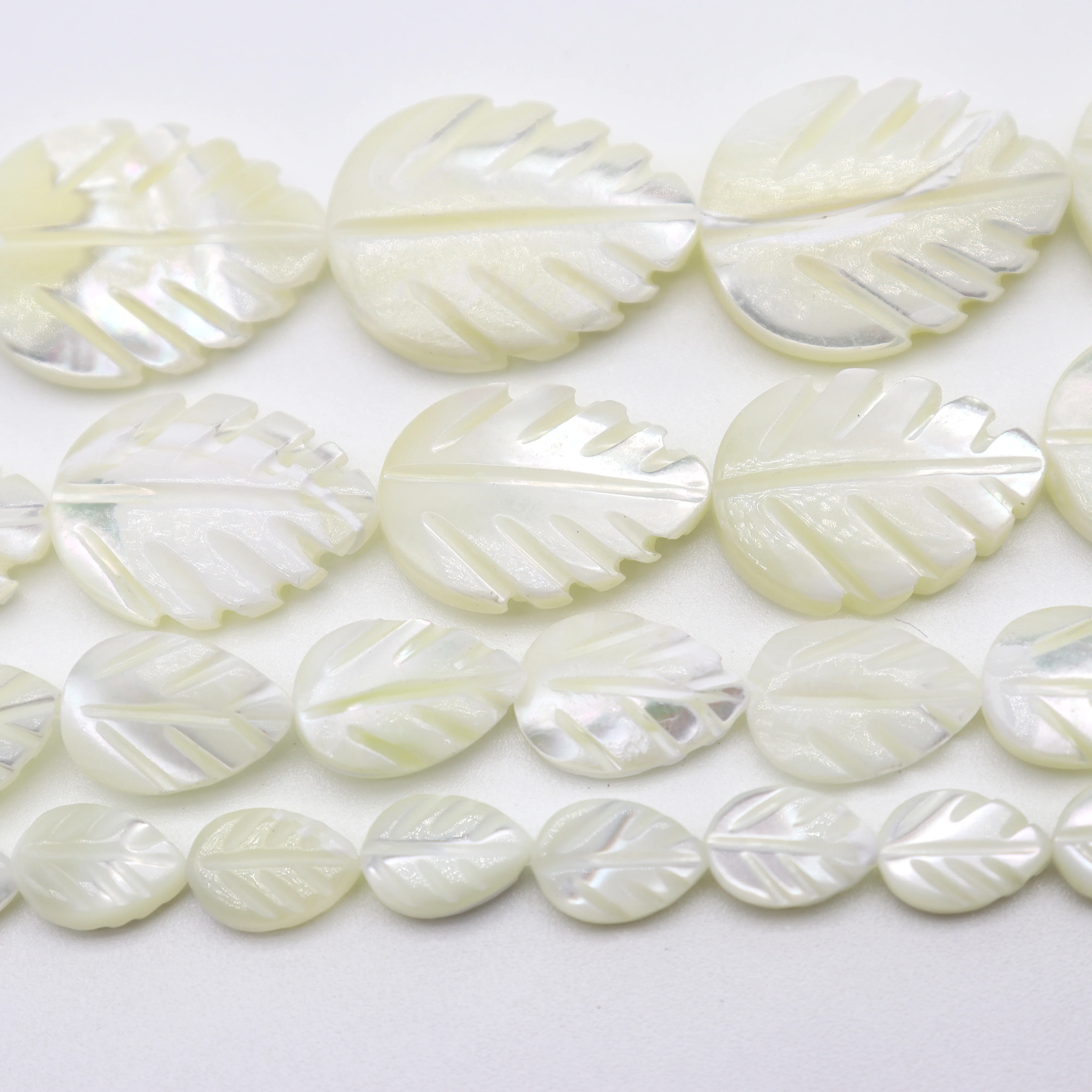 Бусины в форме листьев натуральной ракушки, Перламутровые Бусины в морской воде, аксессуары ручной работы для браслета