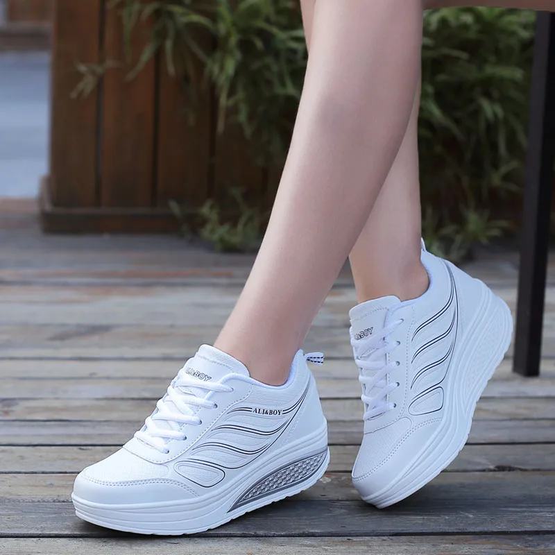 

Designer White Platform Sneakers Casual Shoes Vulcanized Women Tenis Feminino Women Wedges Shoes Footwear Basket Mesh trainers