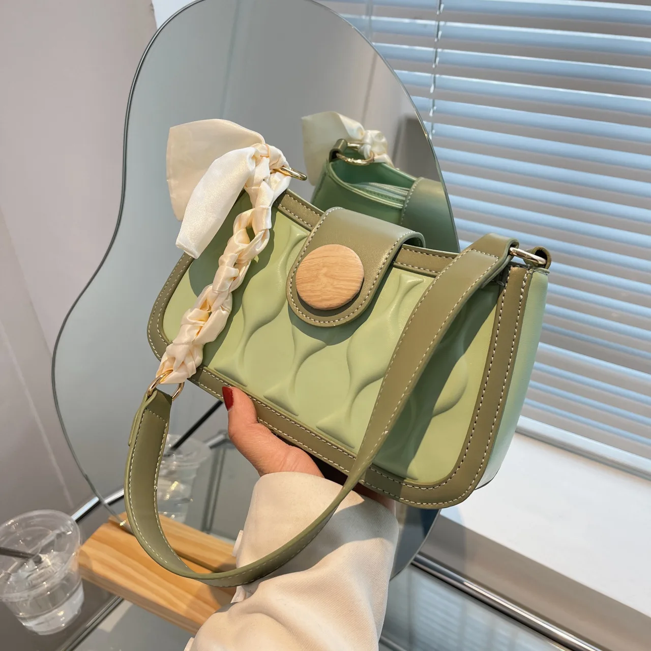 

2023 новые модные женские сумки в стиле ретро, однотонная сумка из искусственной кожи на цепочке через плечо, повседневная женская сумка-тоут, сумки