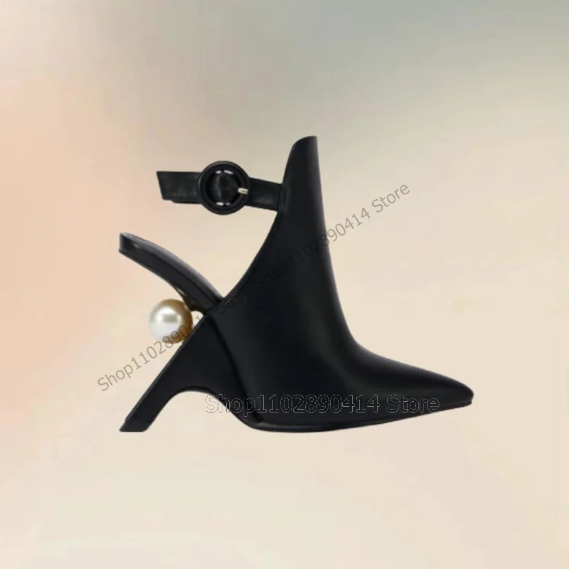 Туфли-лодочки женские на каблуке с острым носком и ремешком щиколотке