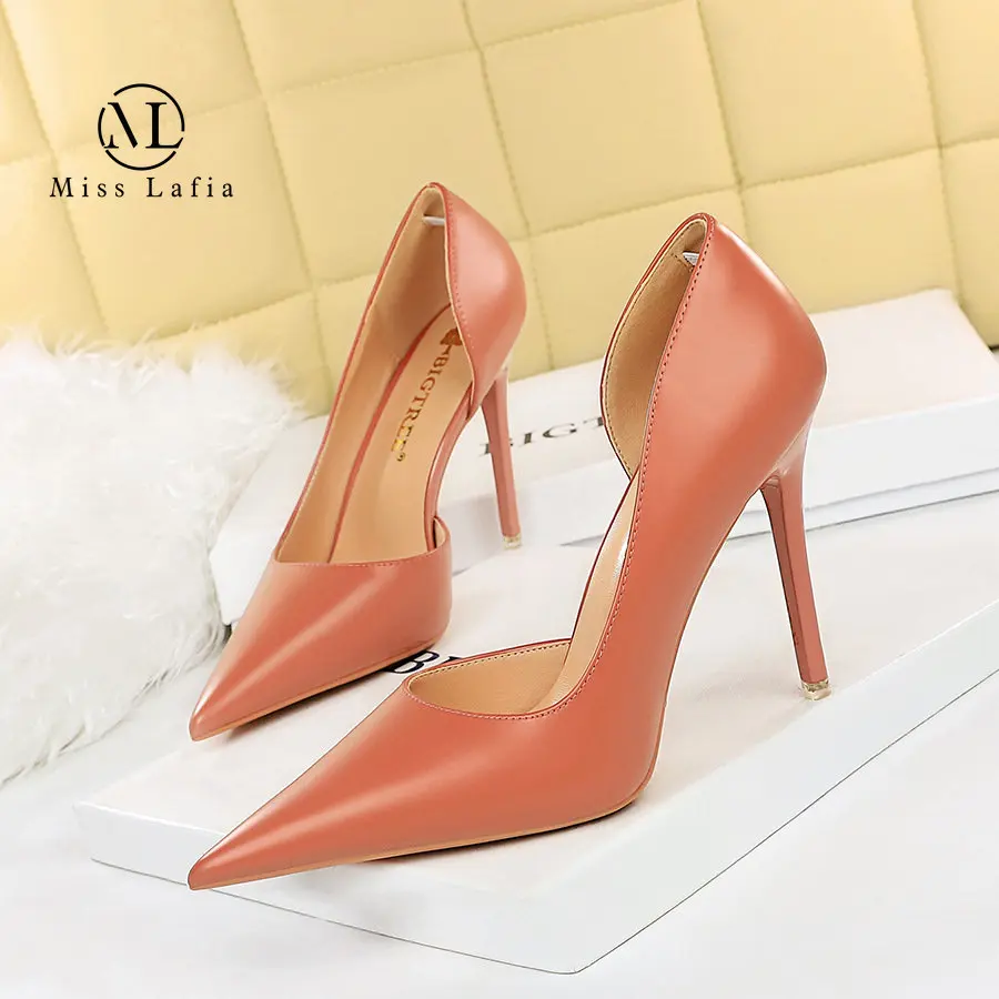 

2023 New Style Retro Europe America Sexy Nightclub High Heels Woman Shoes Shallow Mouth Pointed Side Hollow Stiletto