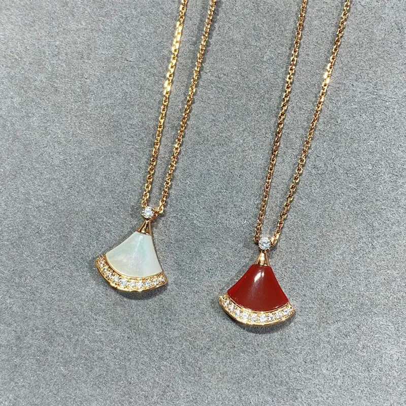 

High quality rose gold natural white fritillary skirt pendant necklace women's high-end temperament fashion brand jewelry