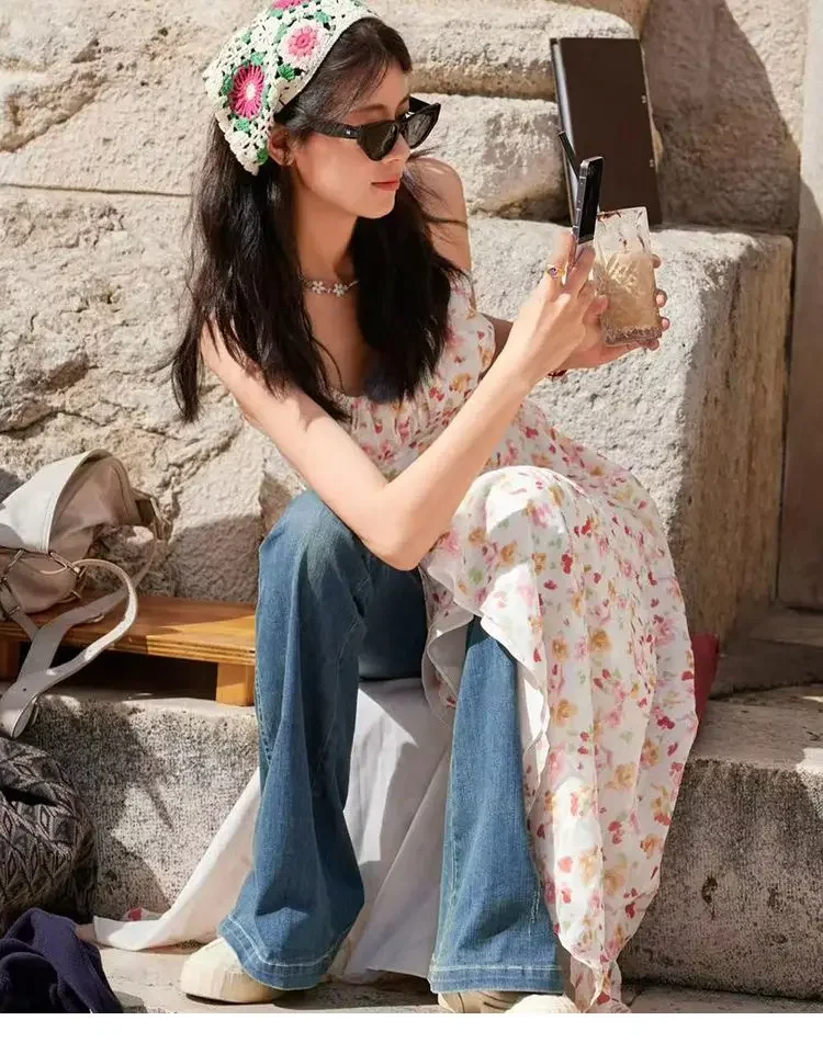 Мини-платье женское с высокой вилкой оборками и цветочным принтом без рукавов