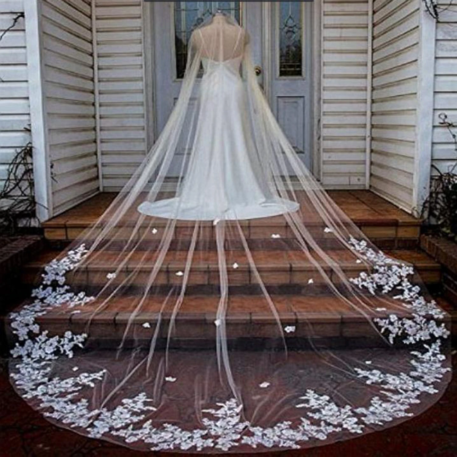 

Real Photo 3m 4m 5m One Layer Wedding Veil With Comb White Lace Edge Bridal Veils Ivory Appliqued Cathedral Wedding WED VEIL