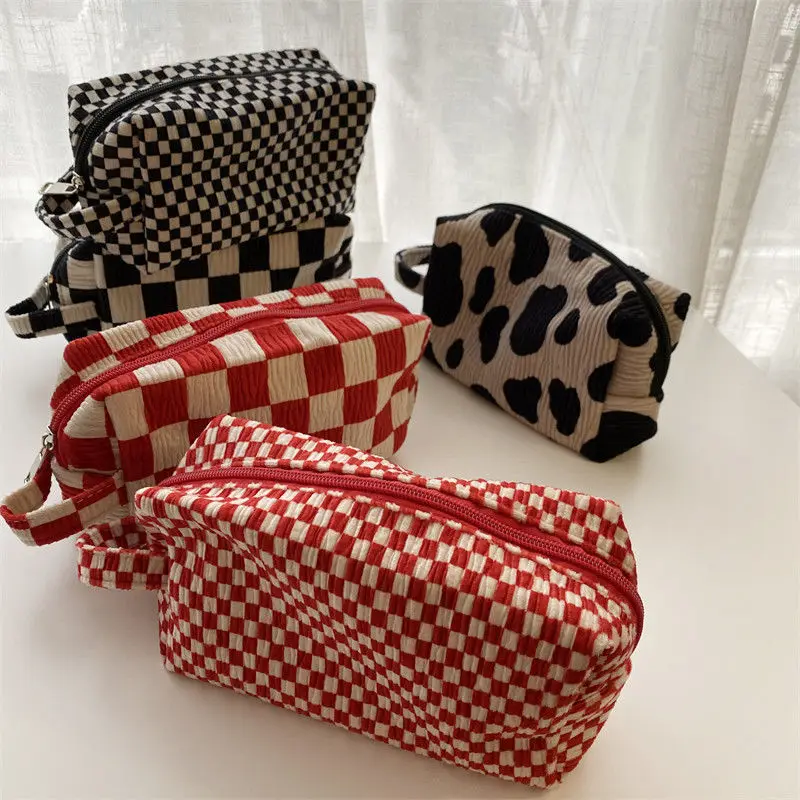 

Advanced style chessboard grid velvet cosmetic bag student's hand carrying pen bag portable storage bag washing bag