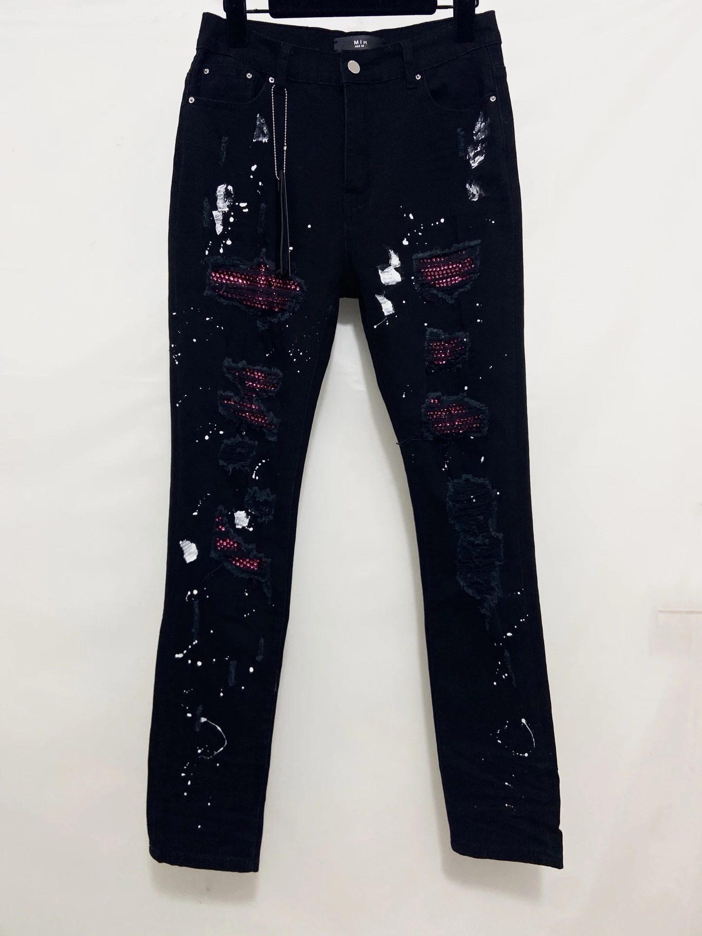 

2021 New Design AMR Graffiti Ripped Jeans Men Women Streetwear HipHop Red Rhinestones Jeans Men Ripped Denim Trousers