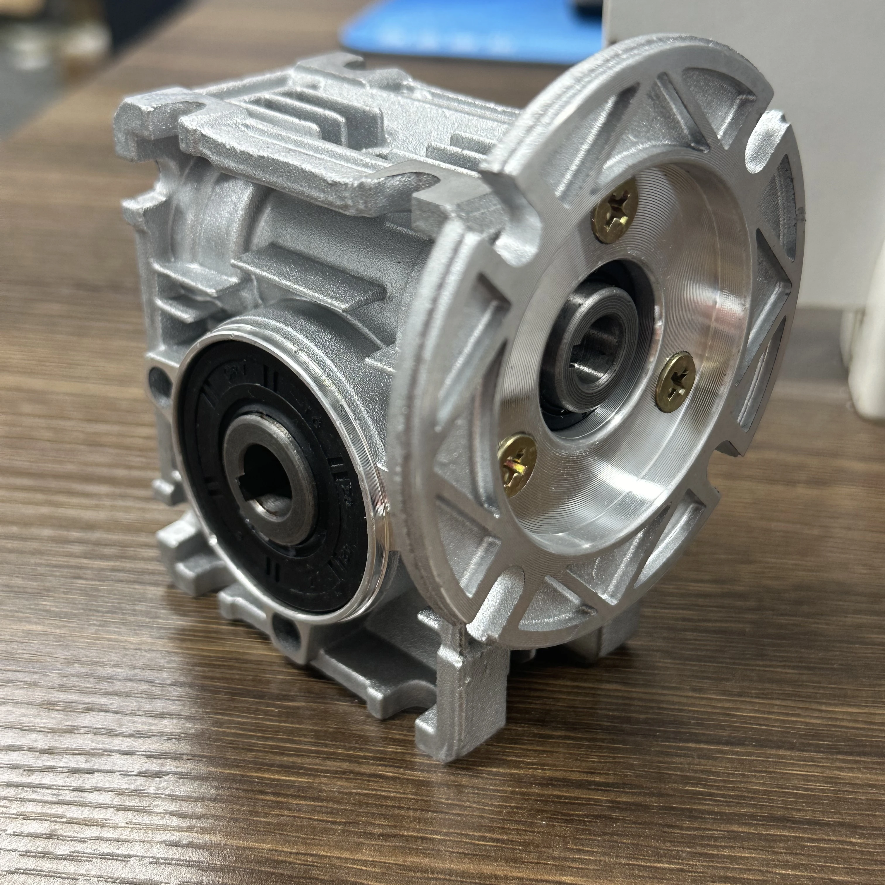 NMRV025 Червячный редуктор скорости для входного вала 9 мм и выходной вал 11 винтовая