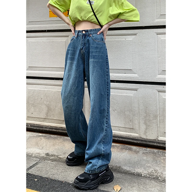 Рисунок 6 - Осенние женские джинсы с завышенной талией