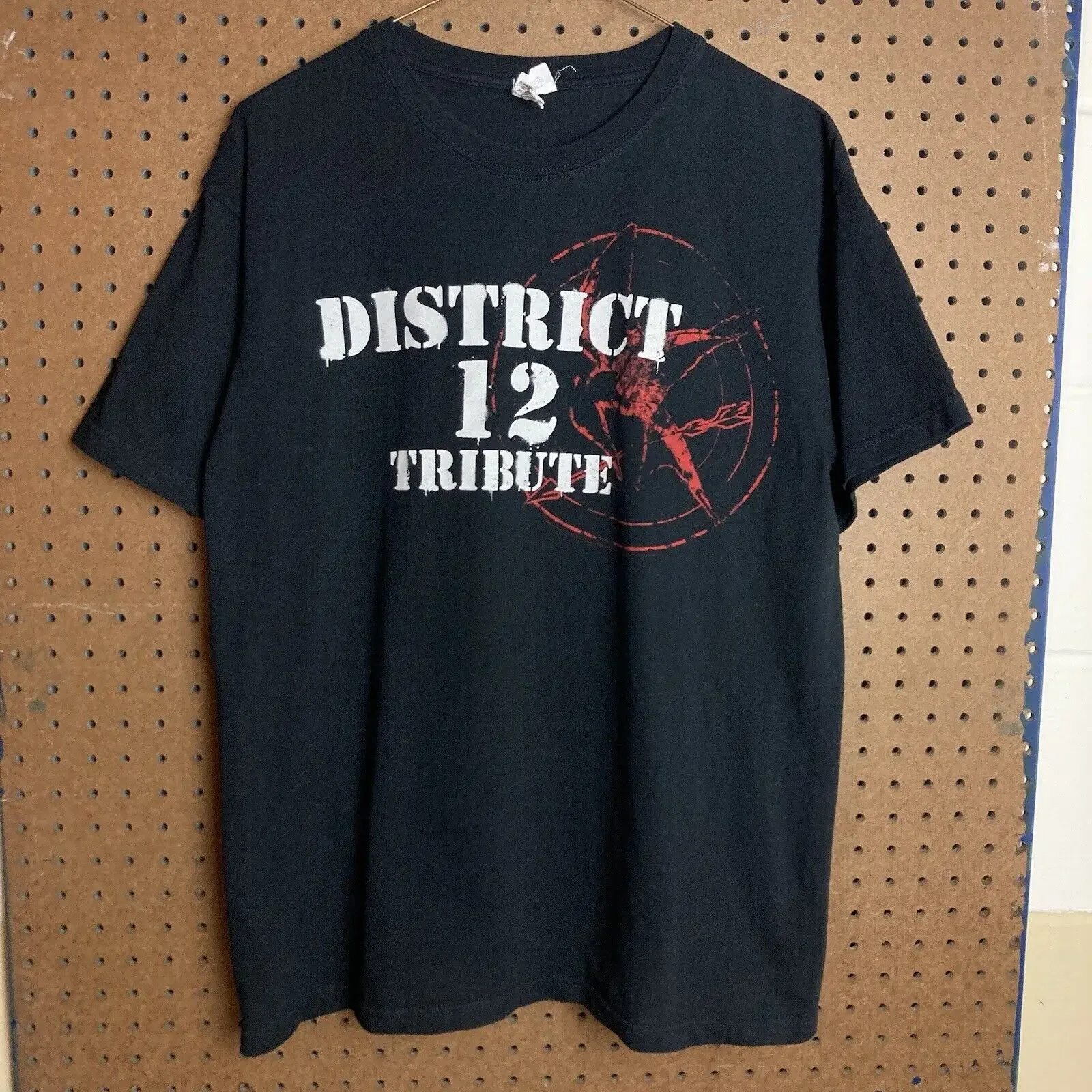 Футболка Голодные игры размер среднего размера мужская реклама с изображением