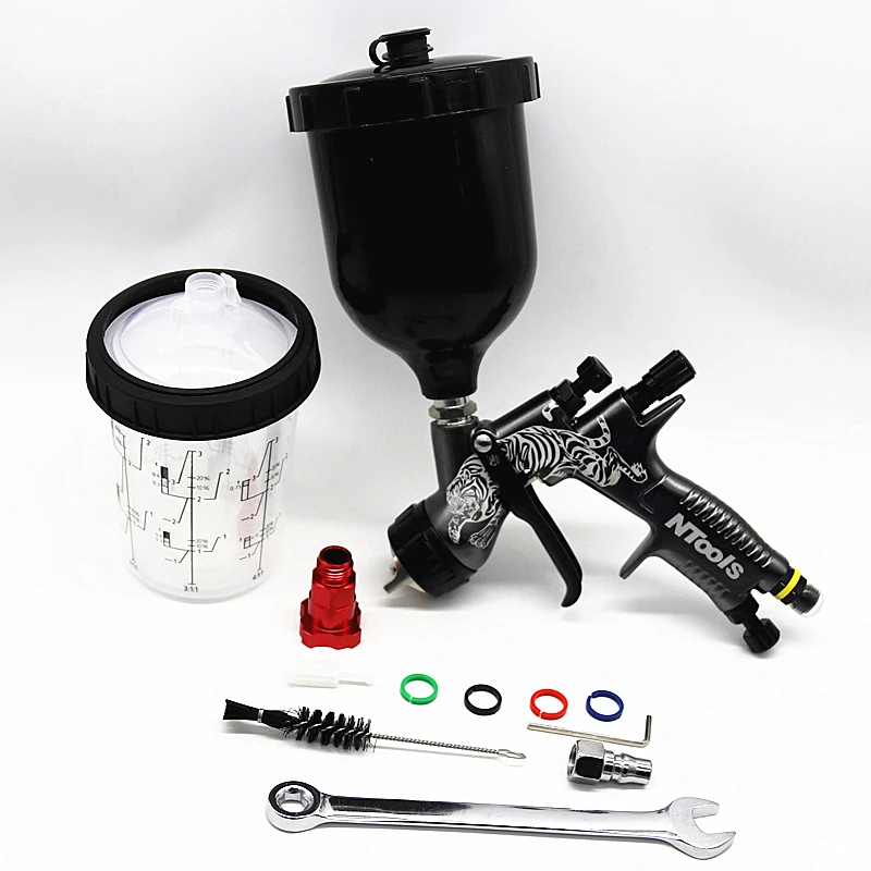 Пистолет-распылитель 1 3/1 8 мм с баком куб. См и приспособлением