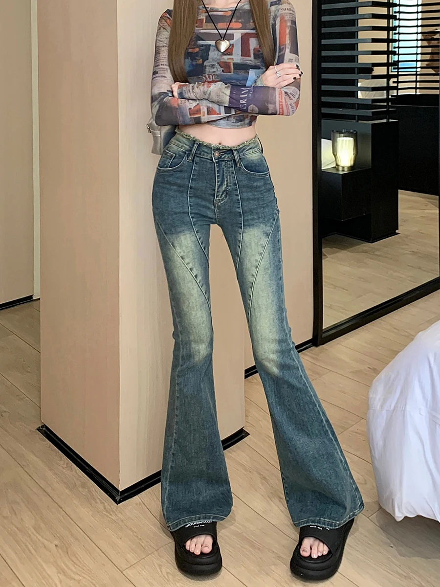 

Real time photo of retro ruffled micro flared jeans for women in autumn, slim fitting, high waisted, and slim horseshoe pants, v
