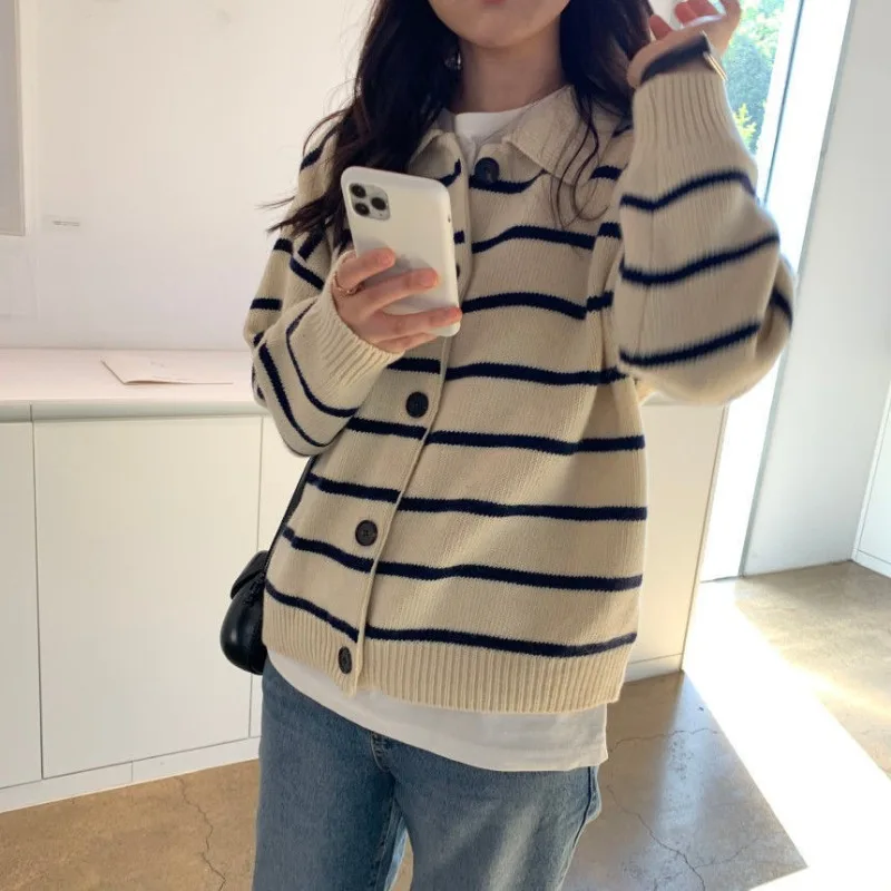 Рисунок 6 - Женский полосатый вязаный кардиган