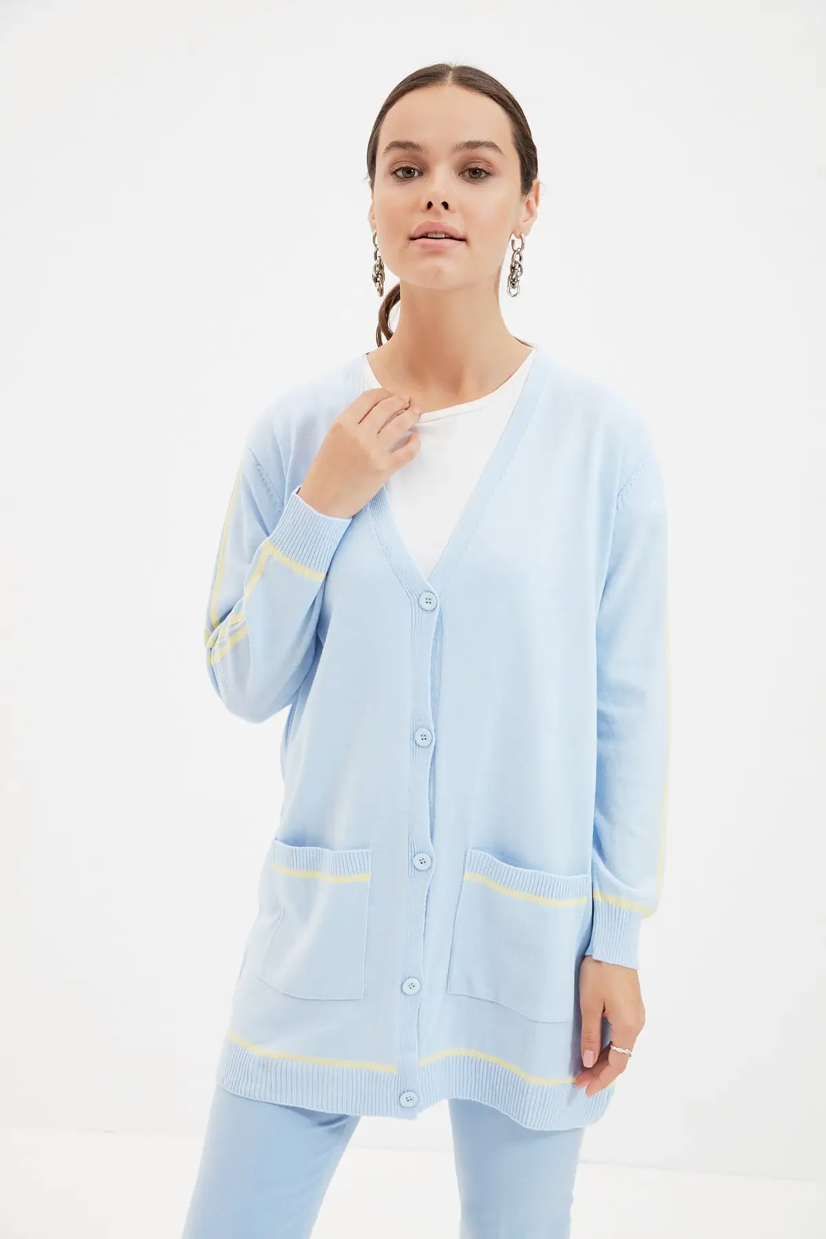 

Trendyol V Collar Knitwear TCTAW22TH0073