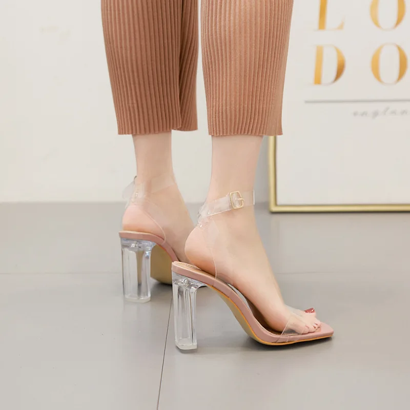 Черные сандалии на платформе лето 2024 костюм блочном каблуке женская бежевая