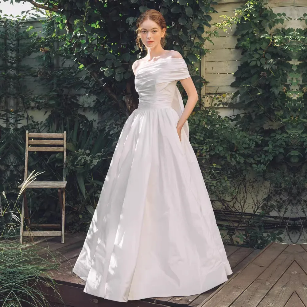 

Stylish simple satin One-shoulder Classic A-line White Wedding dress strapless bow Custom corset style for wedding