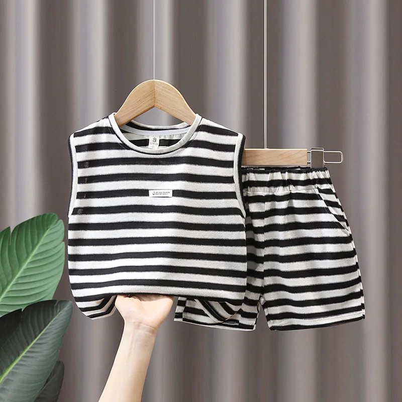 

Комплект из двух предметов для мальчиков, футболка без рукавов и шорты