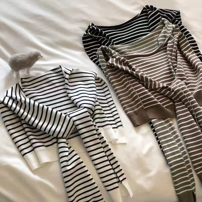 Женский полосатый пуловер YOUNGMAMBA