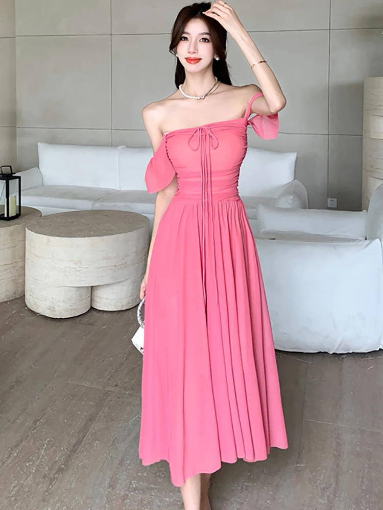 Летнее плиссированное облегающее длинное платье с розовым бантом и квадратным