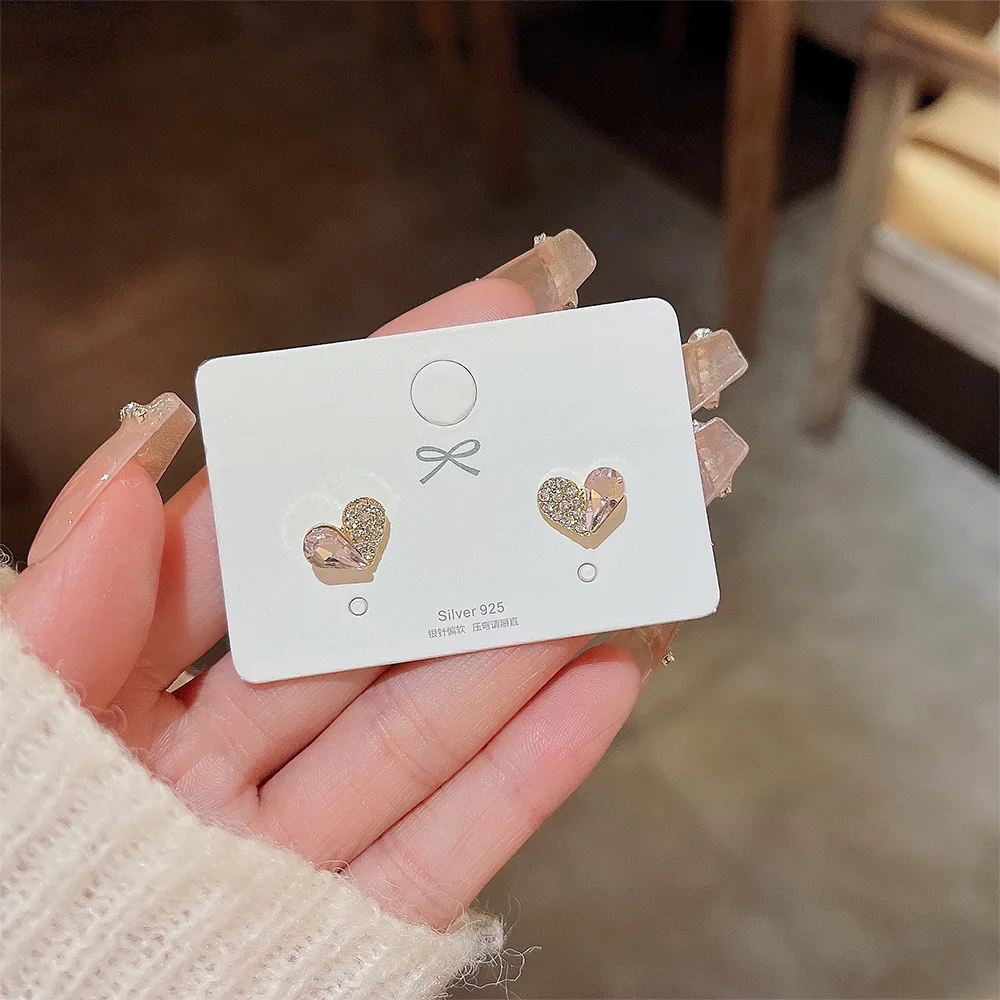 

Korean version fashion 925 silver needle asymmetric pink love earrings female exquisite net red with the same design sense diamo