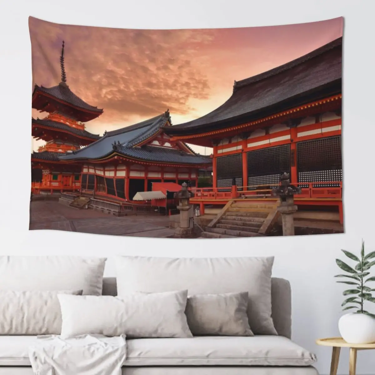 Пагода Sanjunoto Kaisan-do и Зал Kyo-do в Kiyomizu-dera Буддийский храм Киото драматическом красном