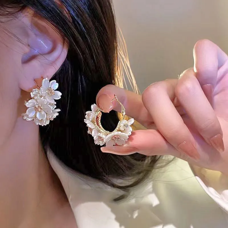 

Women Earrings White Flower Fashion Set Zircon Cluster Round Drop Earring Exquisite Luxury Design Party Premium Jewelry Gift
