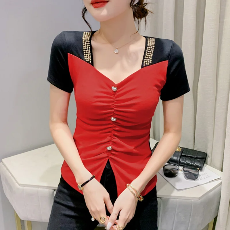 Женская футболка с коротким рукавом V-образным вырезом и заклепками |