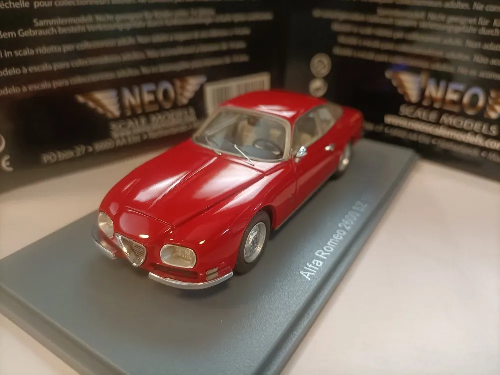

Нео 1:43 для Alfa Romeo 2600 SZ 1967 Ограниченная серия полимерная металлическая статическая модель автомобиля игрушка подарок