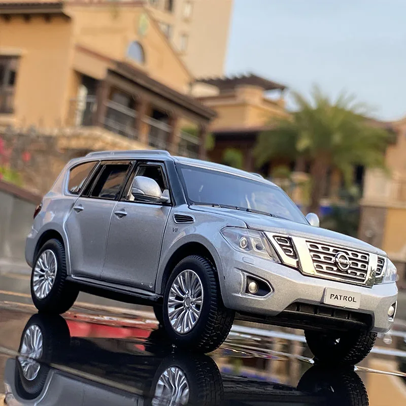 Модель автомобиля из сплава в масштабе 1:32 Nissan патруль SUV Литые и игрушечные