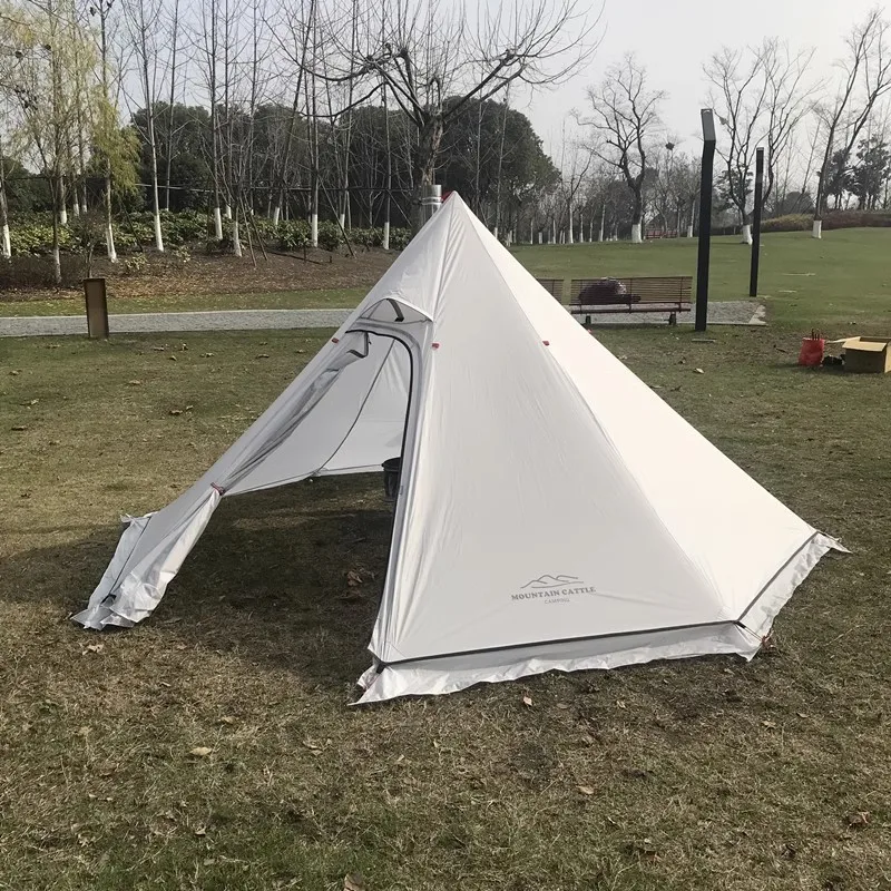 Палатка туристическая на 3-4 человек легкая с юбкой для снега отверстием дымохода