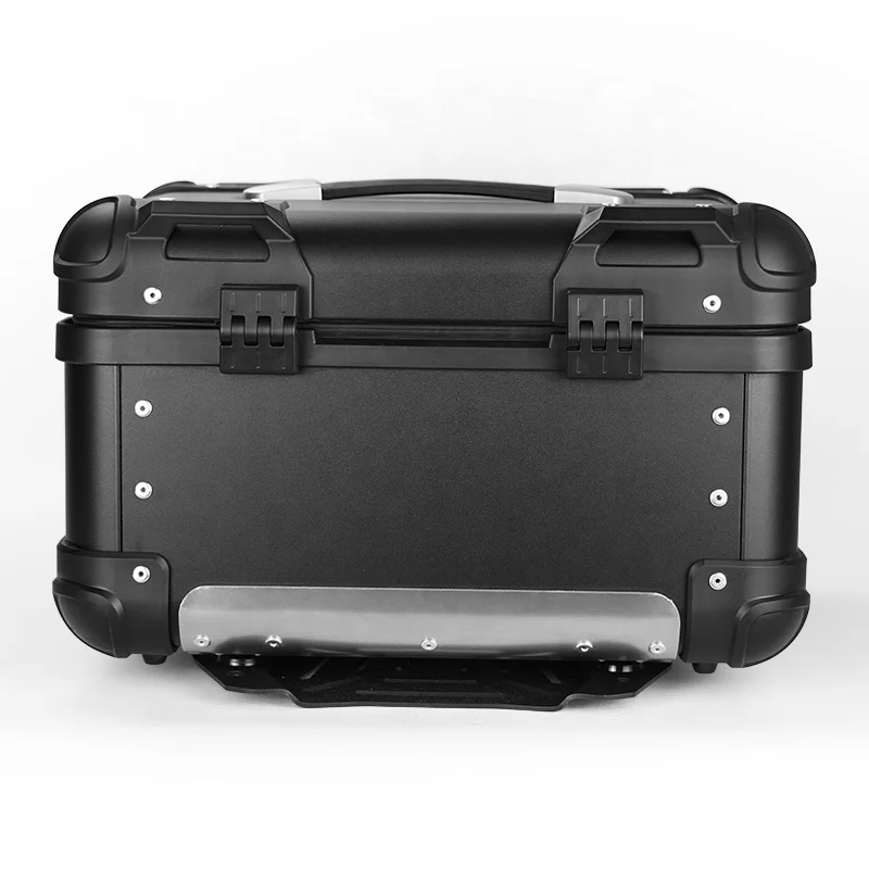 Мотоциклетный шлем черного цвета 35 л