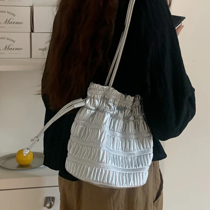 

Simple Solid Color Drawstring Women Bucket Bag Pleated Large Capacity Female Messenger Bags Versatile PU Leather Ladies Handbag