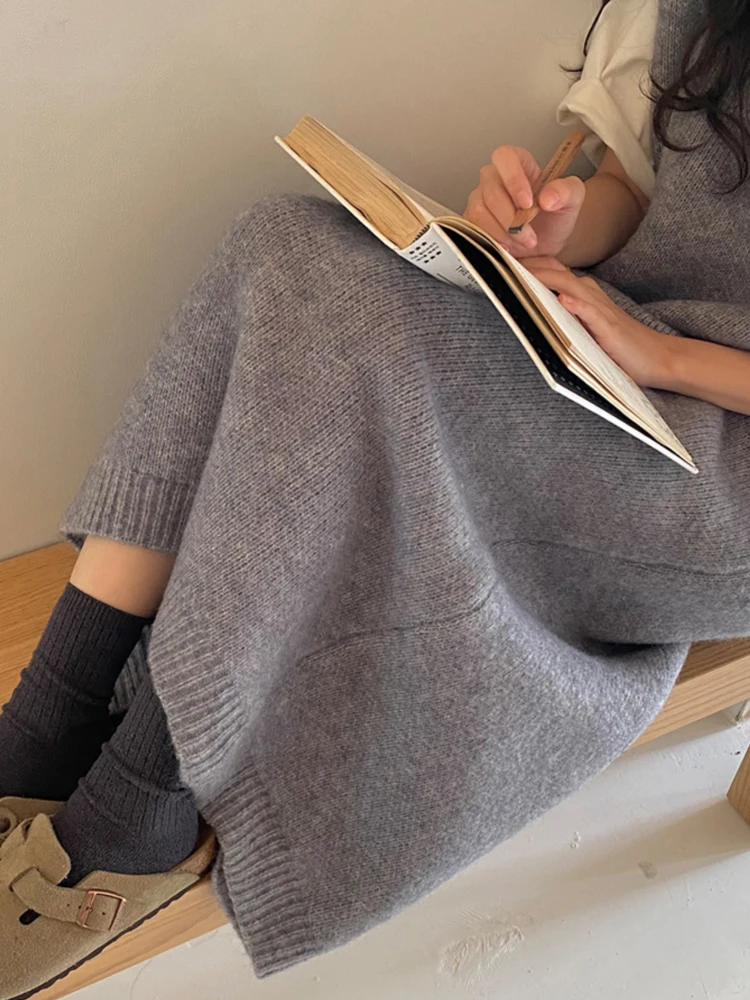 Женское трикотажное платье-жилет с V-образным вырезом