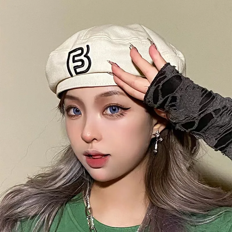 Женский винтажный берет с надписью белый нашивкой мягкая шапка для осени и зимы