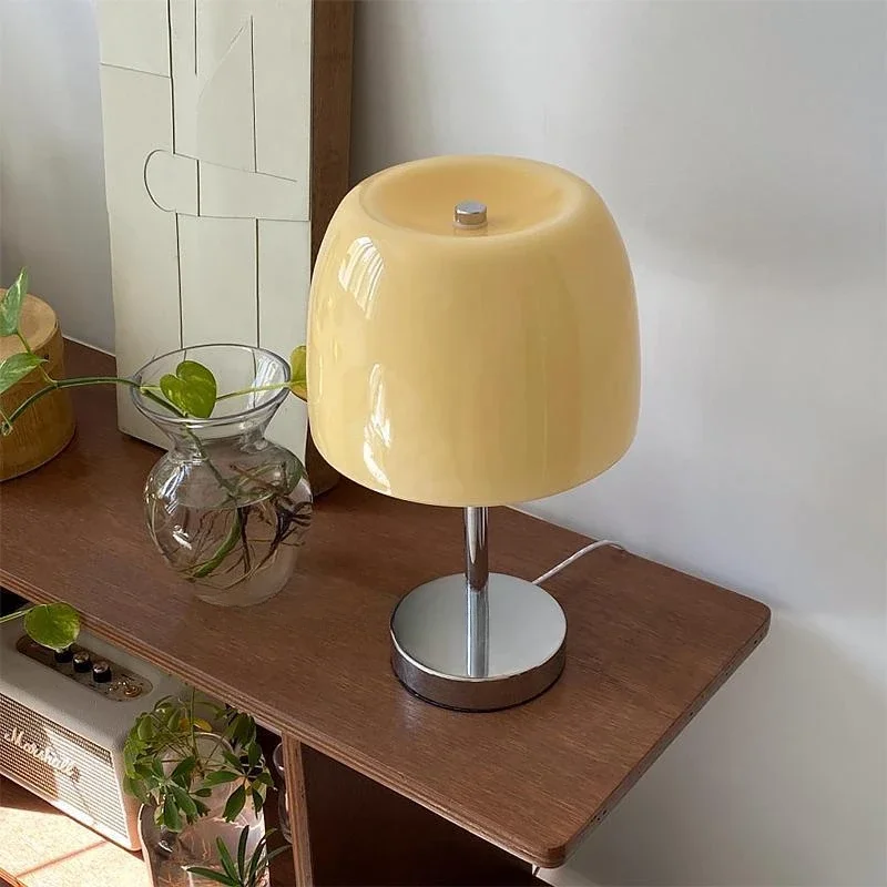Настольная лампа Bauhaus из кремового стекла