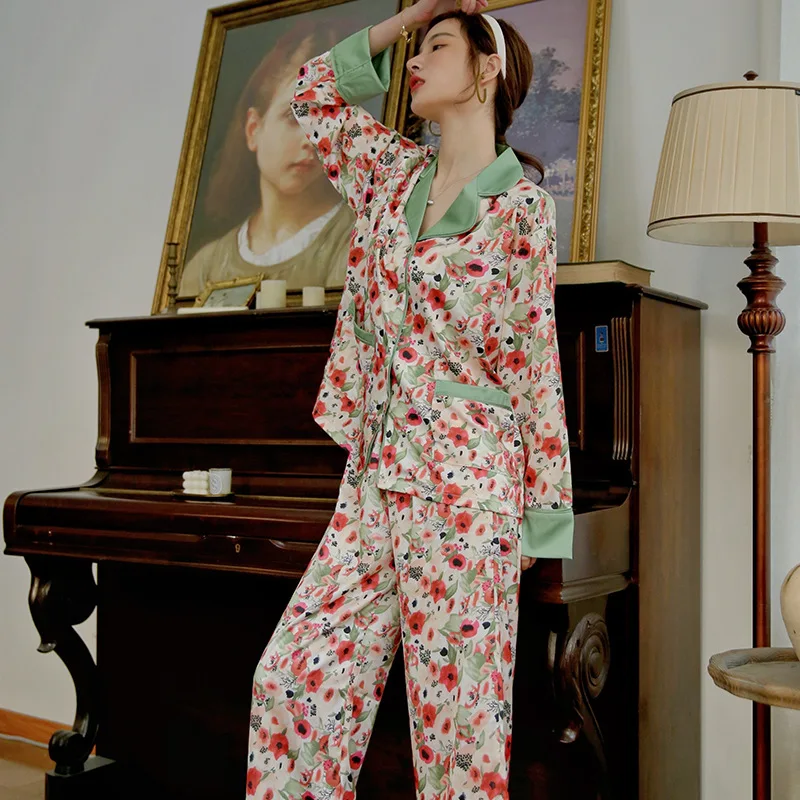 

Женская пижама с цветочным принтом, атласная шелковая одежда для сна с длинным рукавом и отложным воротником, летний весенний пижамный комп...