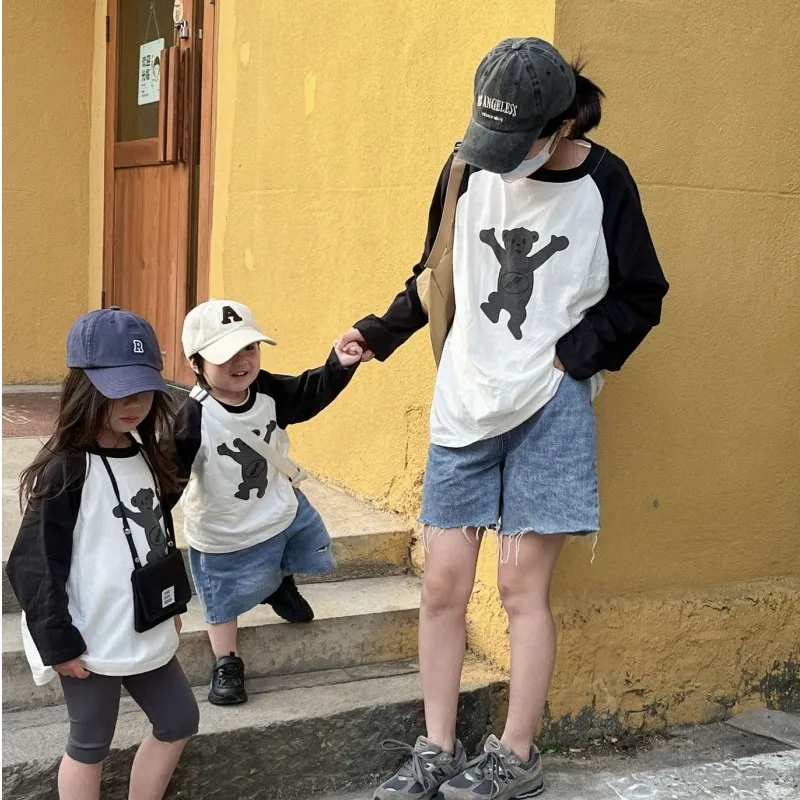 

2023 Mother and Babies Matching Wears Kids Printed Raglan Sleeves Causal Loose T Shirts Toddlers Korean Fashion Streetwear Tops