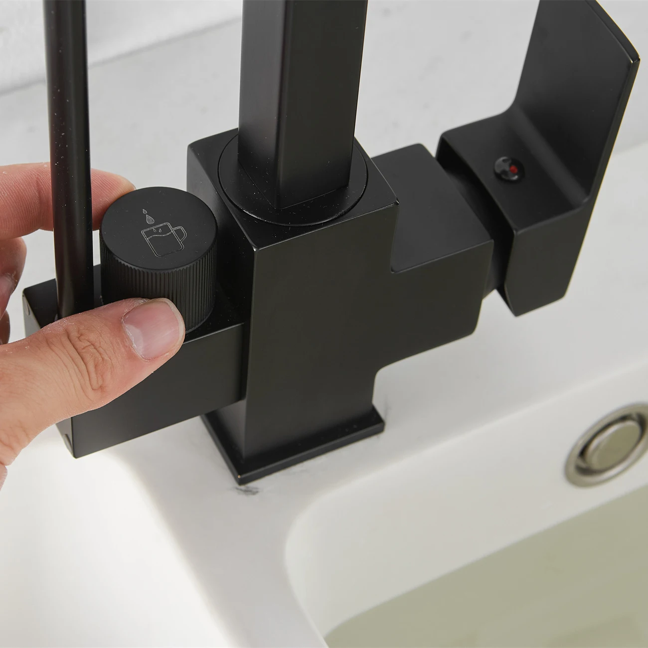 Сенсорный кухонный кран с вытяжным очищенным горячим и холодным краном