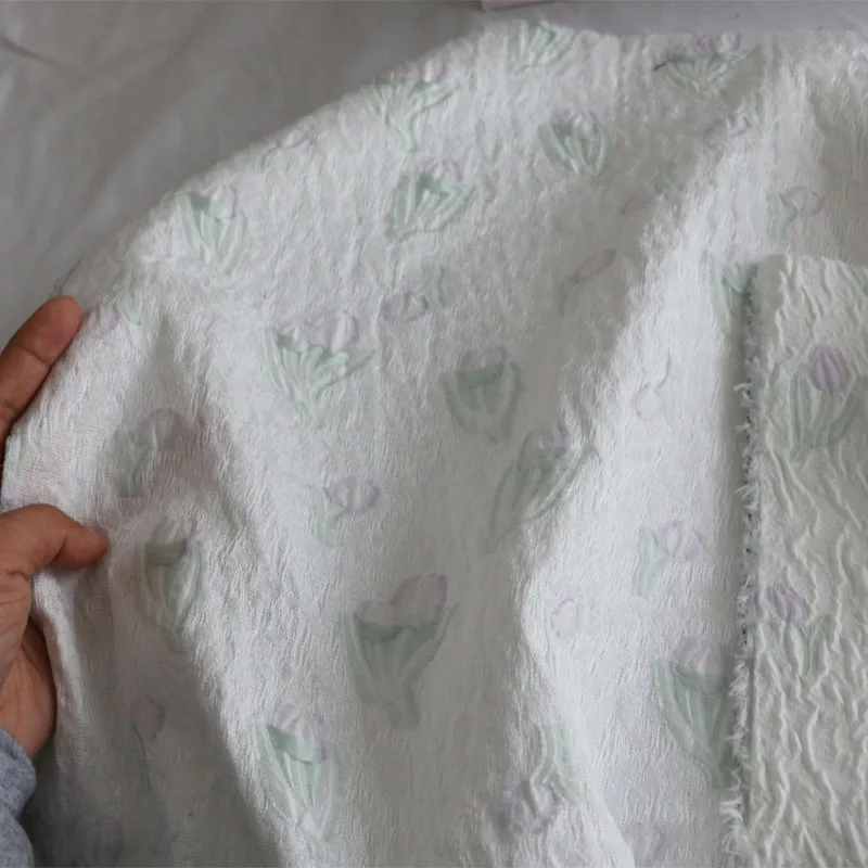 

Жаккардовая ткань с объемной вышивкой, 160 см