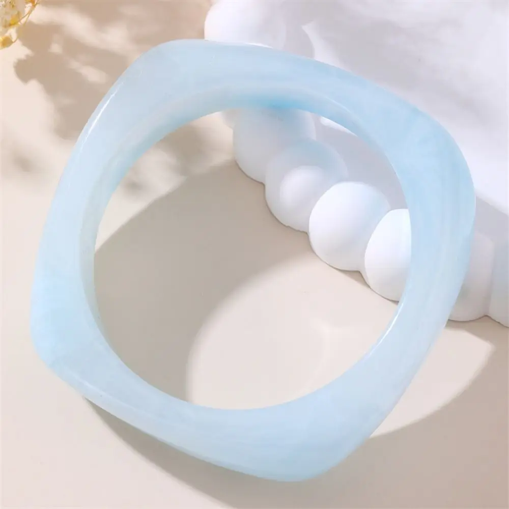 Дизайн меньшинств блестящий акриловый браслет волнистый преувеличенный