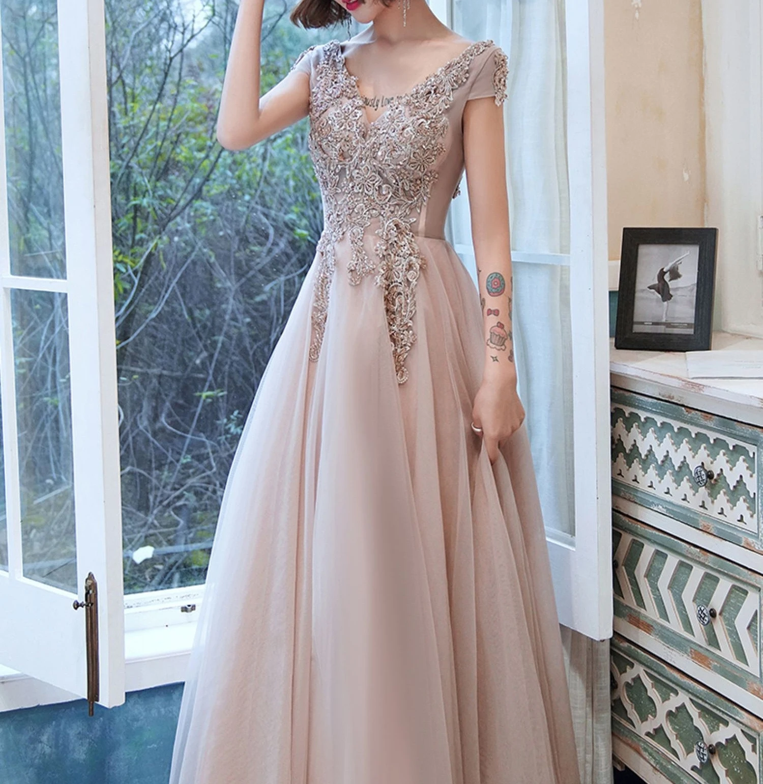 

Champagne Gray Evening Dresses Short Sleeves Luxurious Appliques Beading V-Neck Long Party Formal Wedding Ceremony Prom Gowns