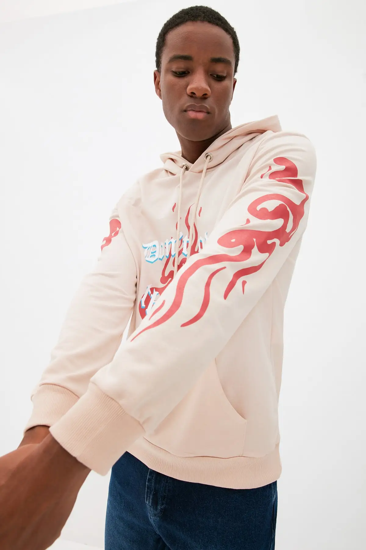 

Trendyol Men 'S Regular Fit Hooded Sweatshirt TMNAW22SW0152