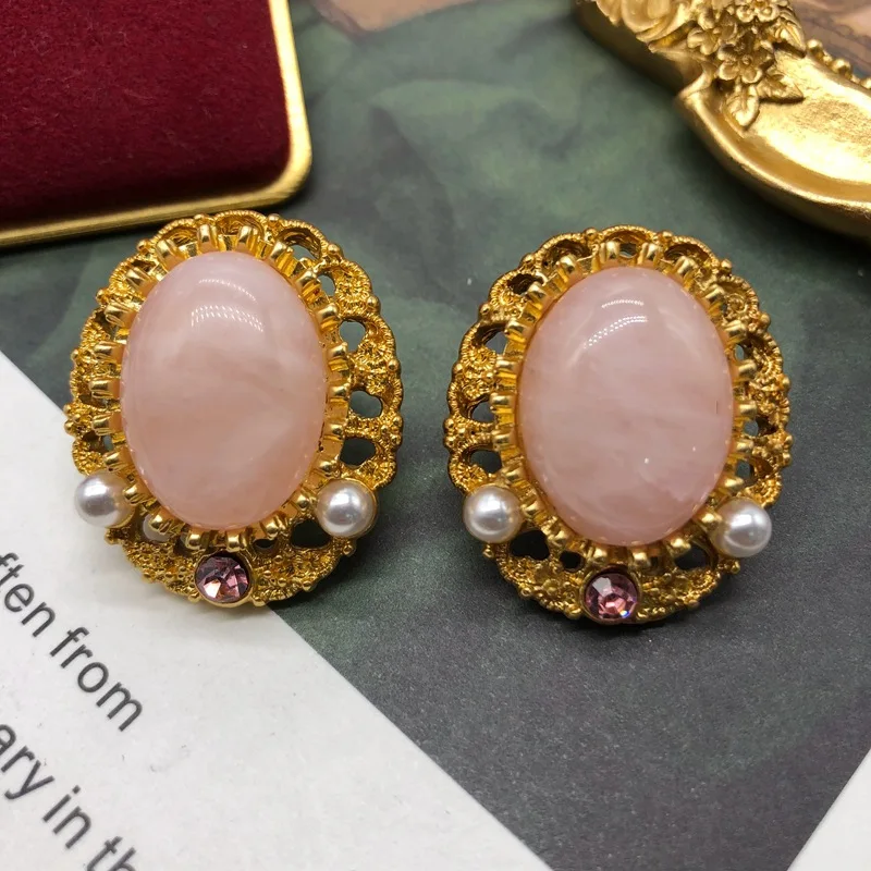 

Vintage Creative Lace oval Pearl niche Stud ear clip
